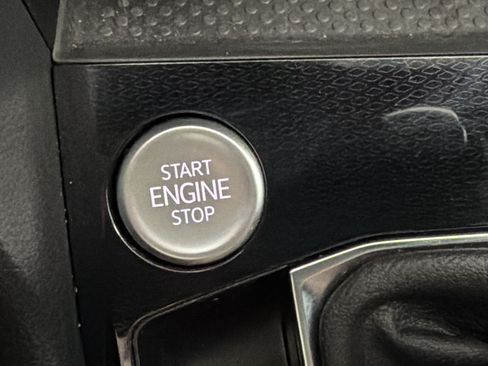 Certified 2025 Volkswagen Taos S FWD image 18