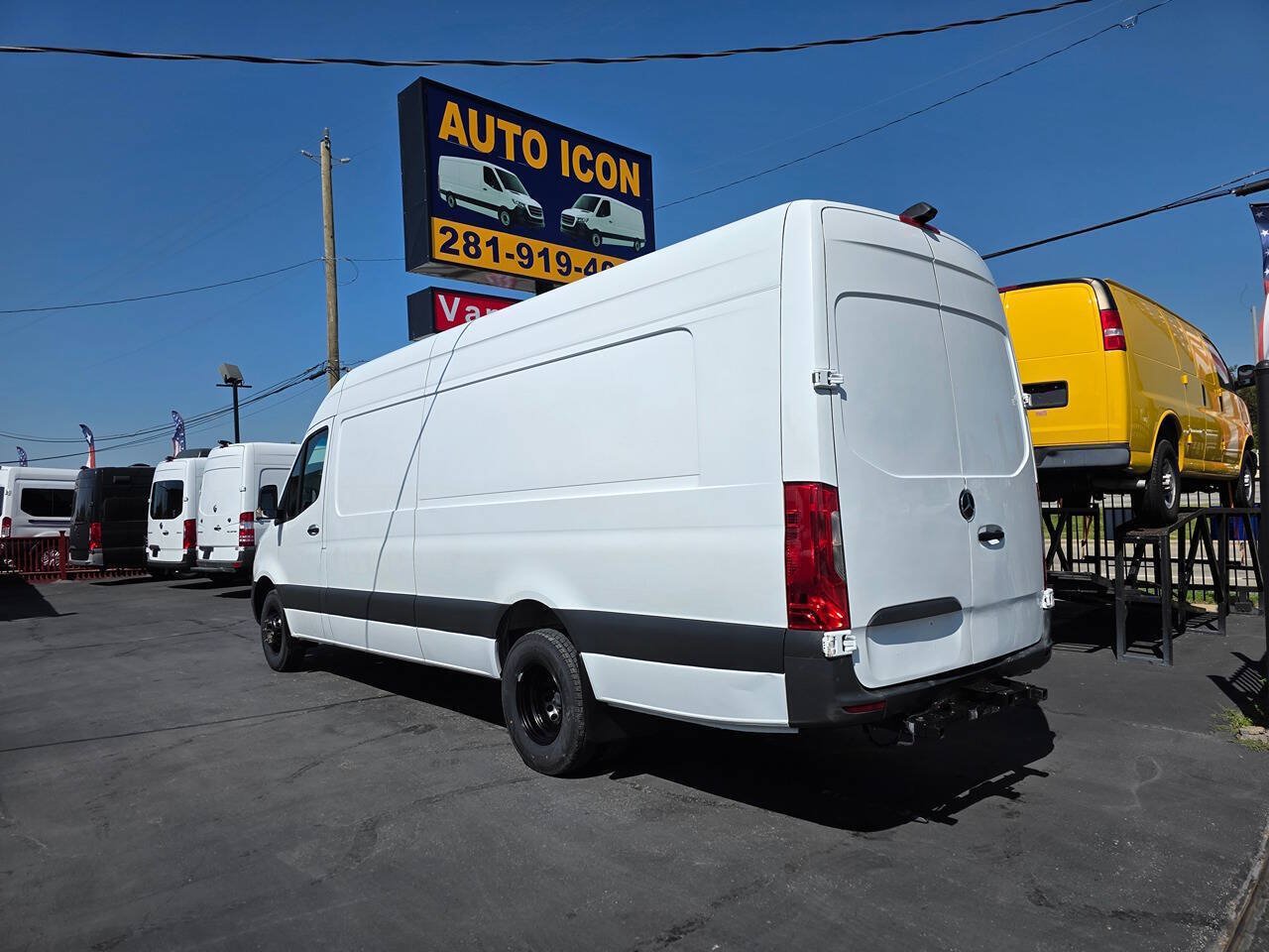 Used 2021 Mercedes-Benz Sprinter 3500 image 26
