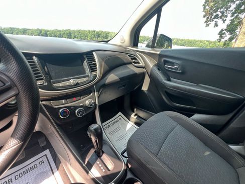 Used 2020 Chevrolet Trax LS FWD image 32