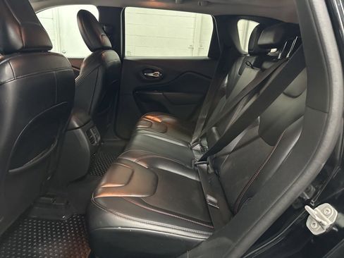 Used 2020 Jeep Cherokee Trailhawk w/ Comfort/Convenience Group image 34