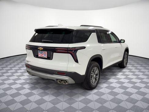 Used 2026 Chevrolet Traverse LT w/ Driver Confidence Package FWD image 9