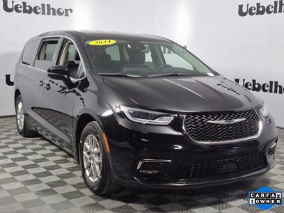 Used 2024 Chrysler Pacifica Touring-L