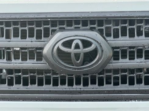 Used 2017 Toyota Tacoma TRD Sport image 37