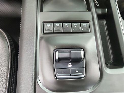 Used 2025 GMC Sierra 3500 Denali w/ Technology Package image 33