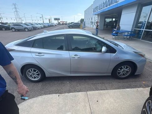 Used 2016 Toyota Prius Two FWD image 4