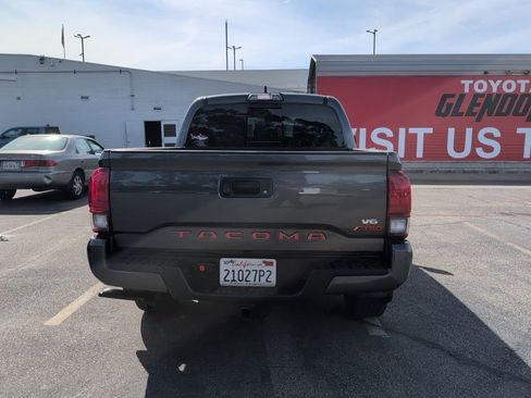 Used 2018 Toyota Tacoma TRD Sport image 6