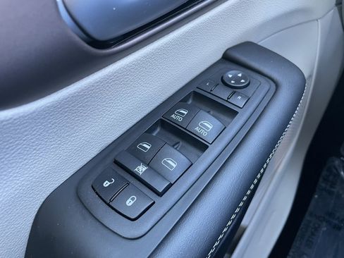 Used 2024 Chrysler Voyager LX image 25