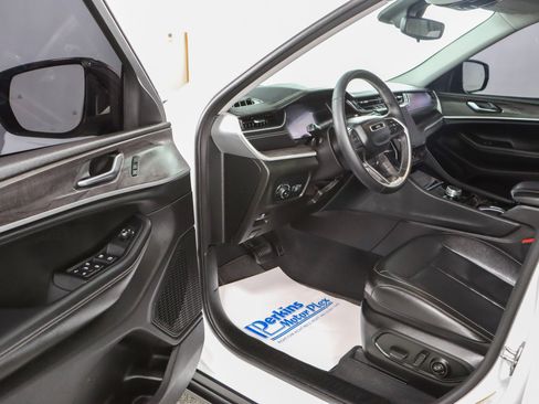 Used 2023 Jeep Grand Cherokee Limited w/ Black Appearance Package AWD/4WD image 3