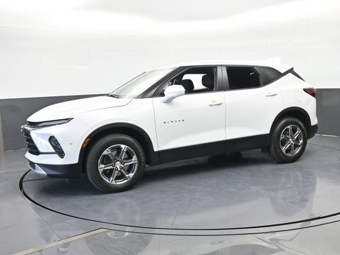 Used 2024 Chevrolet Blazer LT image 2