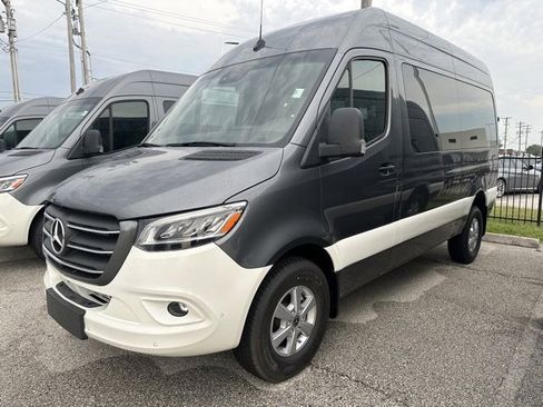 Used 2023 Mercedes-Benz Sprinter 2500 image 3