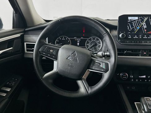 Used 2024 Mitsubishi Outlander SE image 18