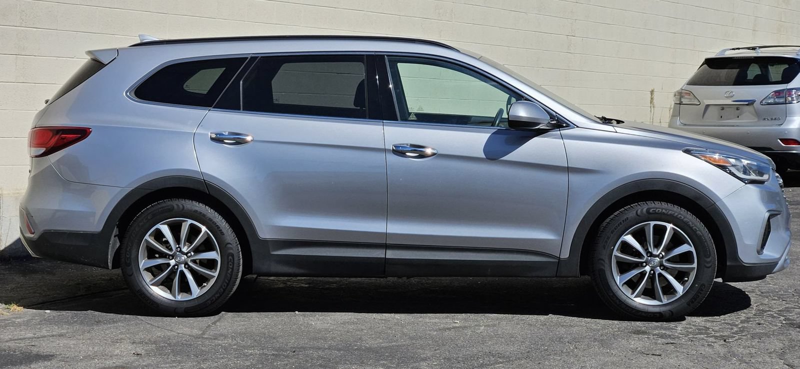 Used 2017 Hyundai Santa Fe SE AWD/4WD image 6