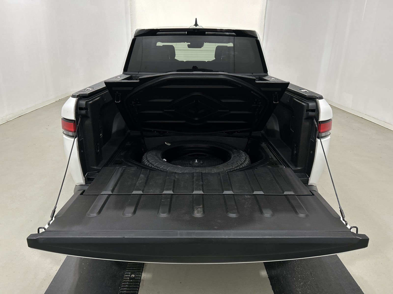 Used 2022 Rivian R1T Adventure AWD/4WD image 15