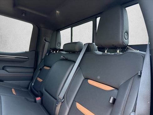 Used 2024 GMC Sierra 1500 AT4 w/ Technology Package AWD/4WD image 21
