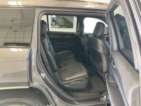 Used 2024 Jeep Grand Cherokee L Laredo image 14