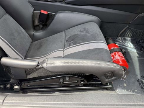 Used 2018 Porsche 911 GT3 RWD image 25