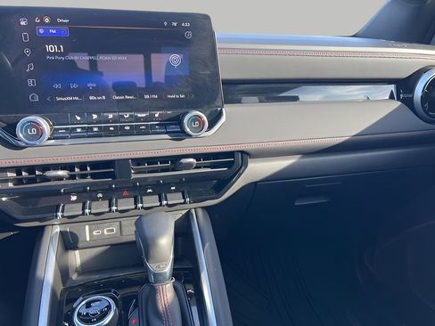 Used 2024 Chevrolet Colorado Z71 w/ Z71 Convenience Package 2 image 11