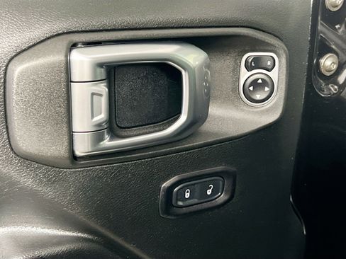 Used 2018 Jeep Wrangler Sport image 16