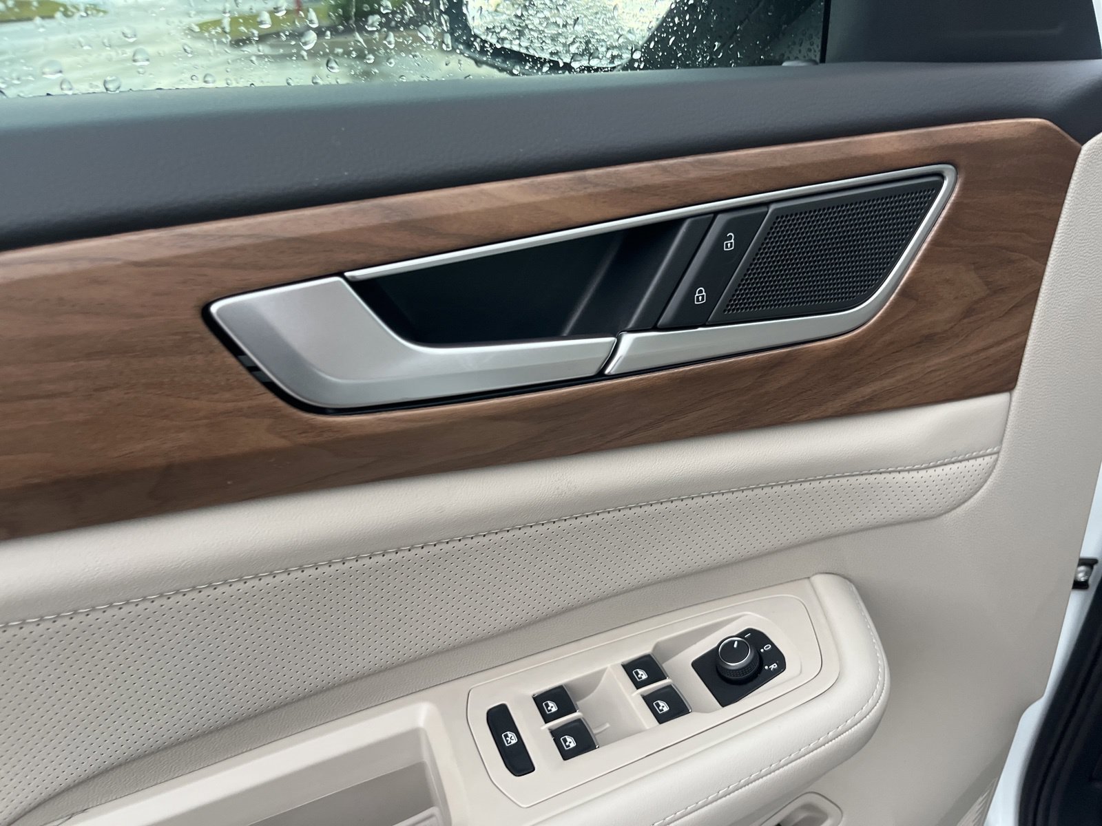 New 2026 Volkswagen Atlas SE FWD image 9