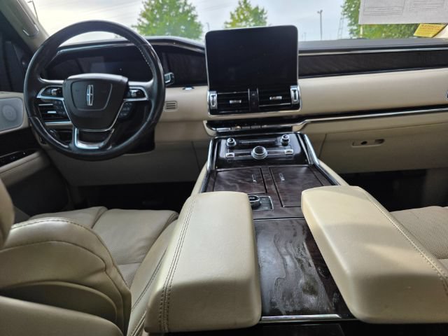Used 2021 Lincoln Navigator Reserve w/ Luxury Package AWD/4WD image 10