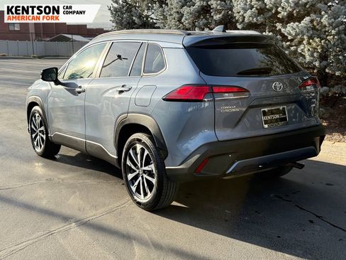 Used 2025 Toyota Corolla Cross XLE image 6