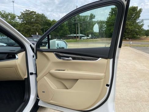 Used 2019 Cadillac XT5 FWD image 14