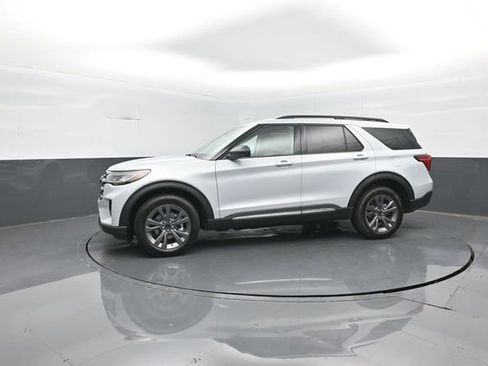 Used 2025 Ford Explorer Active w/ Active Comfort Package AWD/4WD image 4