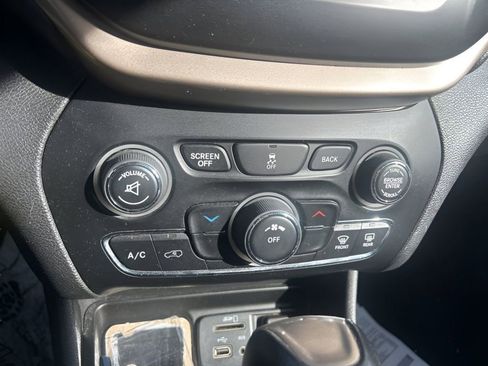 Used 2014 Jeep Cherokee Latitude image 27