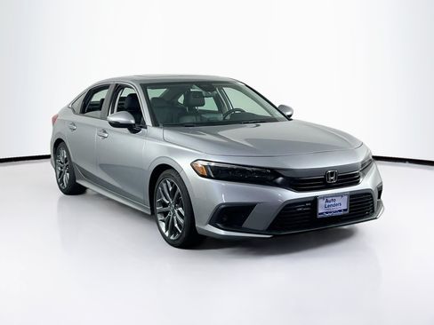 Used 2023 Honda Civic Touring image 3