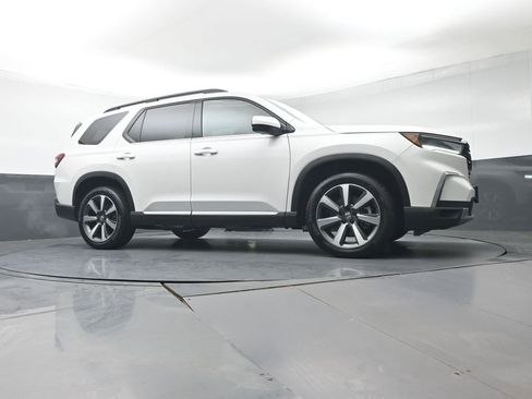 Used 2025 Honda Pilot Touring image 34