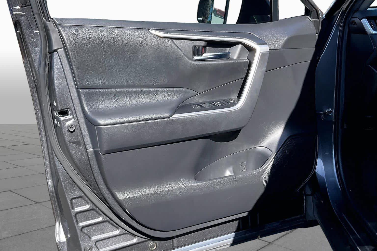 Certified 2022 Toyota RAV4 XLE w/ Convenience Package FWD image 21