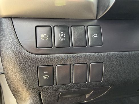 Used 2017 Toyota Highlander SE w/ Carpet Mat Package AWD/4WD image 19