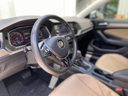 Used 2020 Volkswagen Jetta SE w/ SE Cold Weather Package FWD image 11