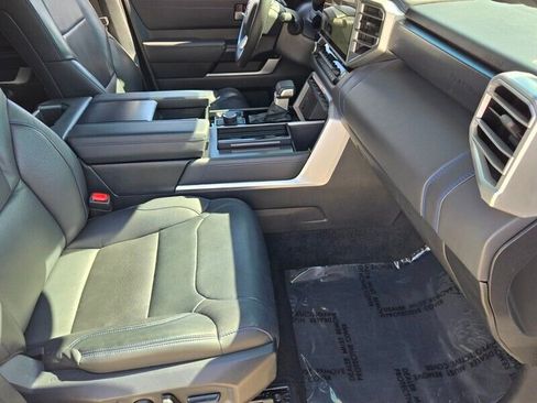 Used 2025 Toyota Sequoia Platinum AWD/4WD image 19