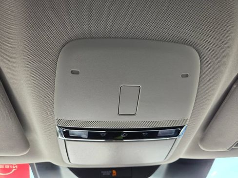 Used 2025 Nissan Murano SV AWD/4WD image 19