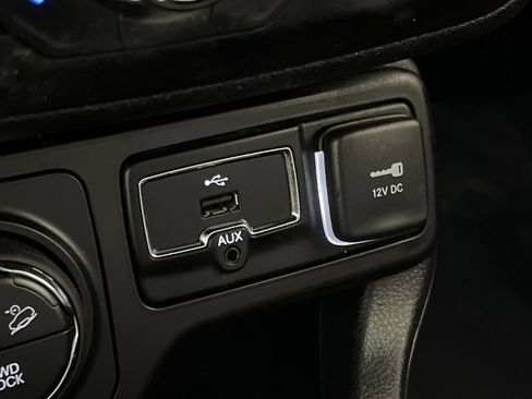 Used 2023 Jeep Renegade Trailhawk image 35