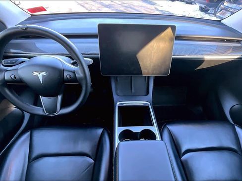 Used 2021 Tesla Model Y Long Range image 14