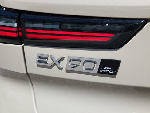 New 2025 Volvo EX90 Ultra image 12