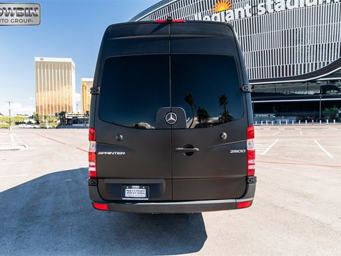 Used 2017 Mercedes-Benz Sprinter 2500 image 4