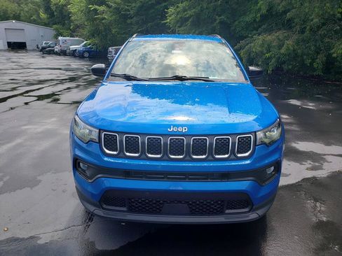 Used 2024 Jeep Compass Latitude AWD/4WD image 2