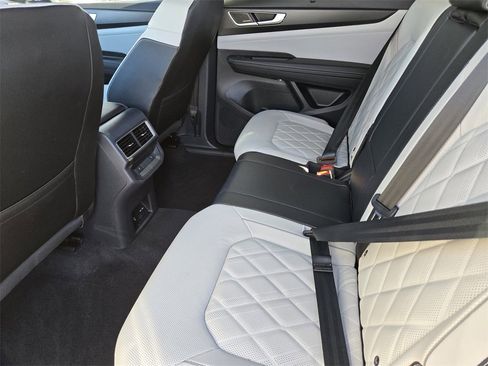 Used 2024 Volkswagen Atlas Cross Sport SEL Premium R-Line image 29