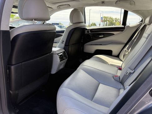 Used 2014 Lexus LS 460 w/ Comfort Package RWD image 11