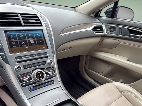Used 2018 Lincoln MKZ Reserve w/ Climate Package FWD image 24