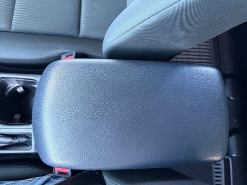 Used 2018 Toyota RAV4 LE w/ All Weather Liner Package FWD image 31