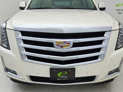 Used 2015 Cadillac Escalade Luxury RWD image 8