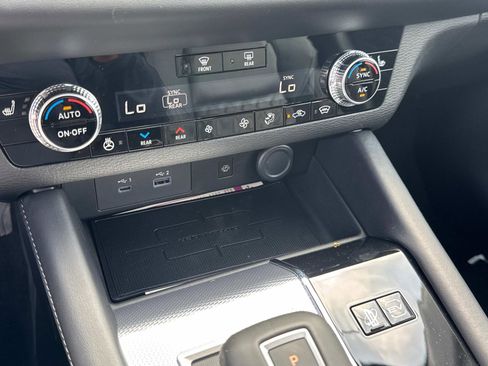 New 2025 Mitsubishi Outlander SEL image 26