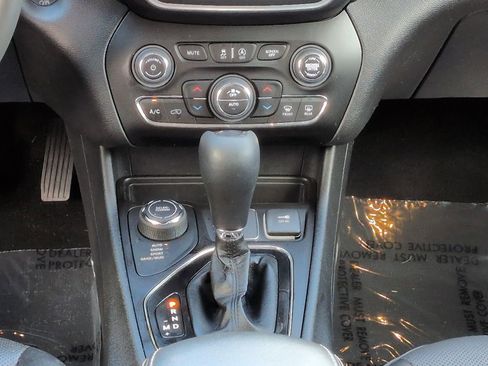 Certified 2023 Jeep Cherokee Altitude Lux AWD/4WD image 18