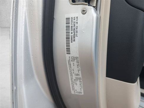 Used 2023 Chrysler Pacifica Touring-L FWD image 24