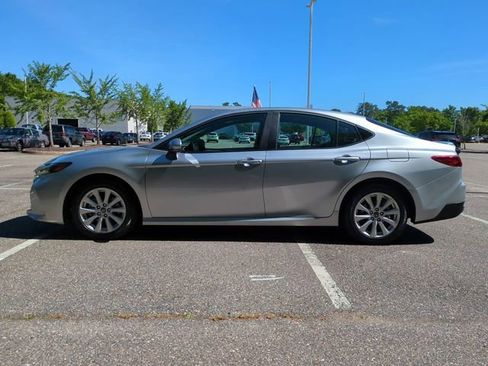 Used 2025 Toyota Camry LE w/ Convenience Package FWD image 7