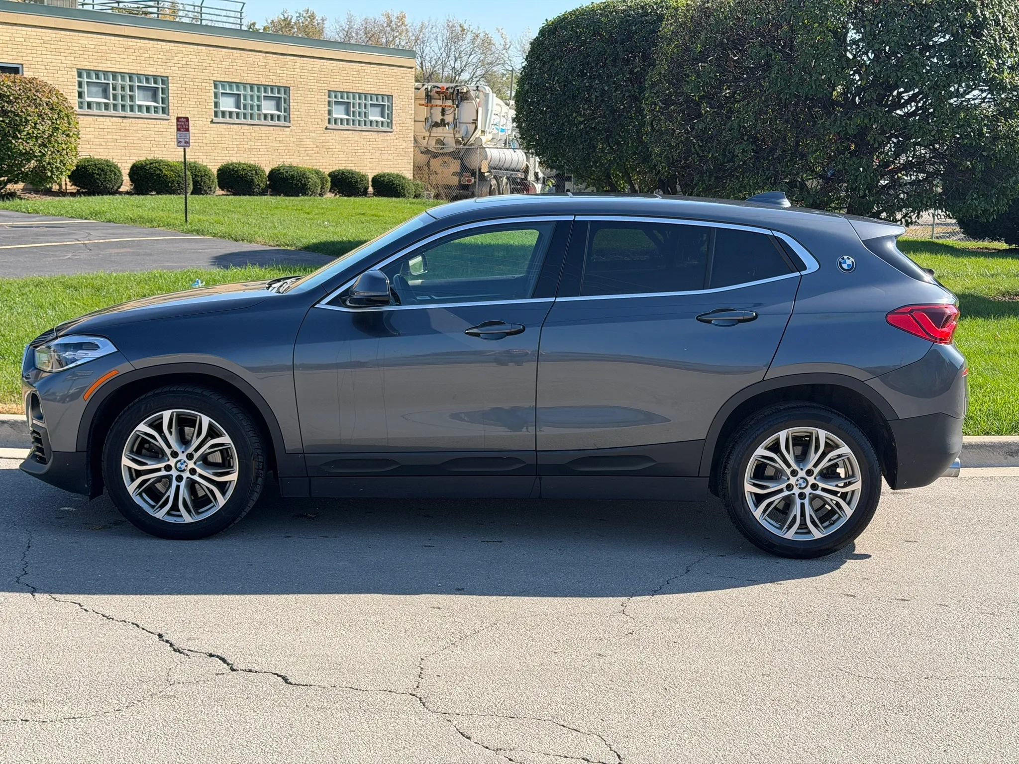 Used 2018 BMW X2 sDrive28i w/ Convenience Package FWD image 2
